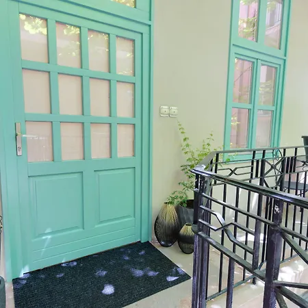 Chestnut & Eliza Budapest