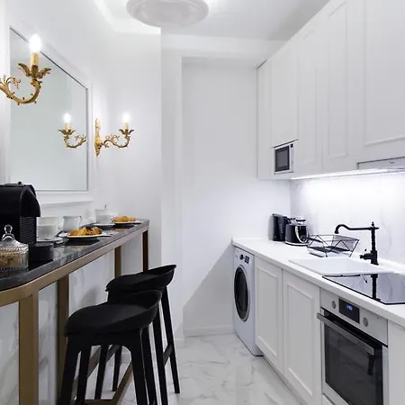Chestnut & Eliza Apartment