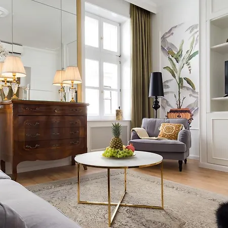 Апартаменты Chestnut & Eliza