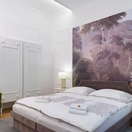Chestnut & Eliza Apartment
