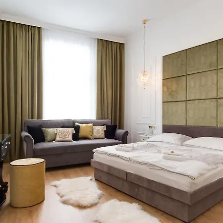Chestnut & Eliza Apartment *