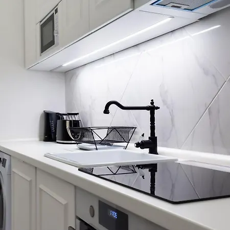 Chestnut & Eliza Apartment